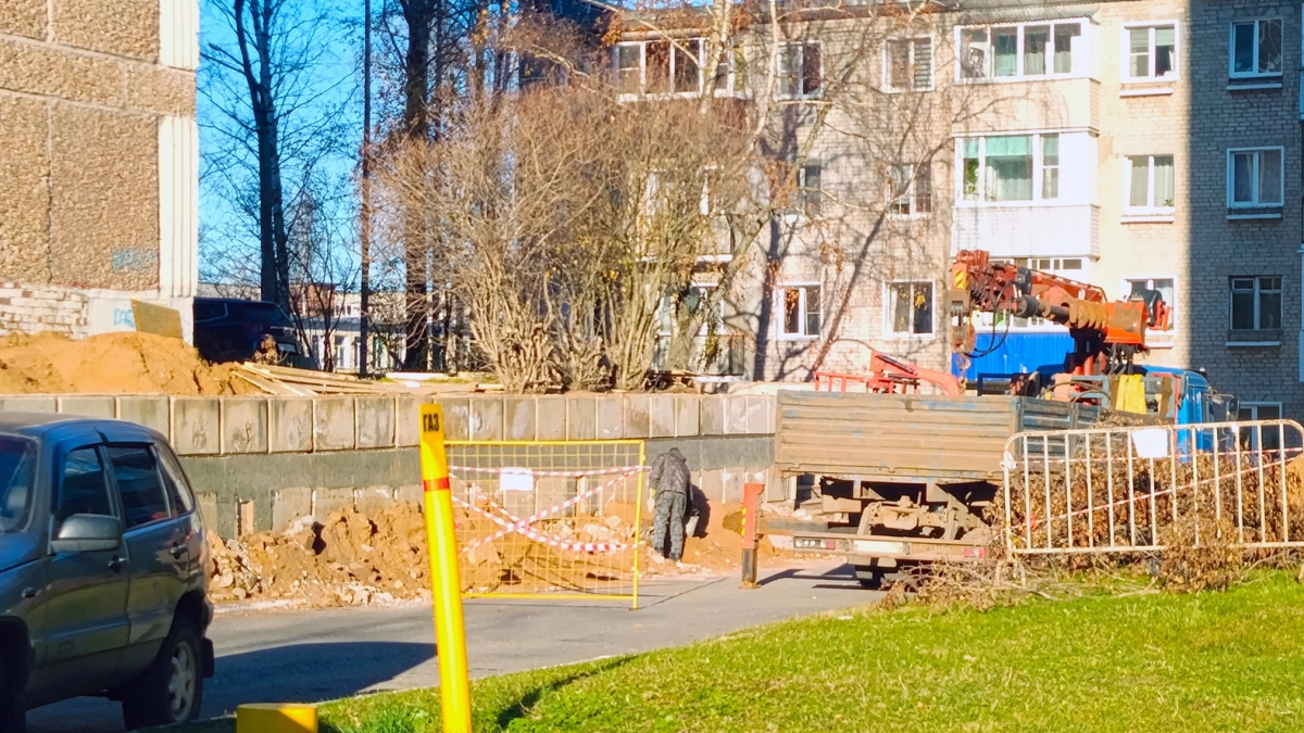 В Кирово-Чепецке продолжают восстанавливать три проблемные подпорные стенки