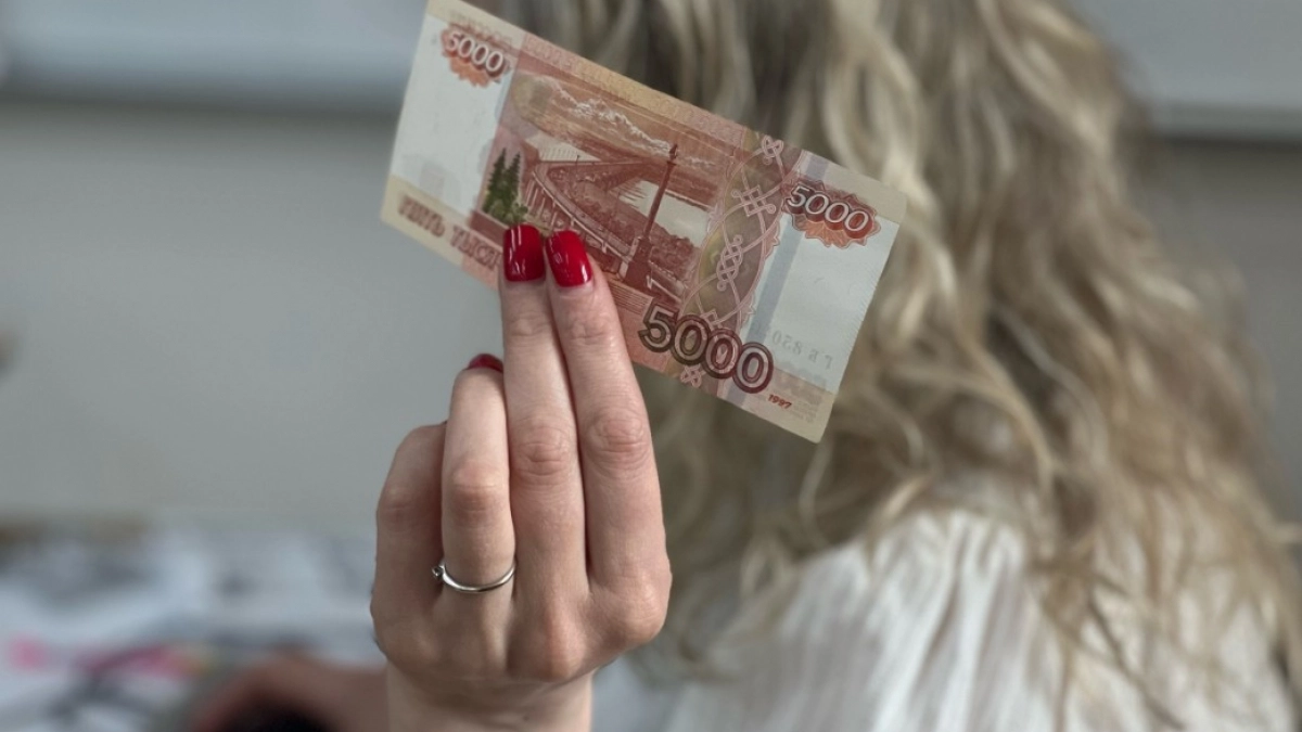 Сколько денег дарить на юбилей в 2026 году: 5, 10 или 15 тысяч? Вот от чего зависит сумма