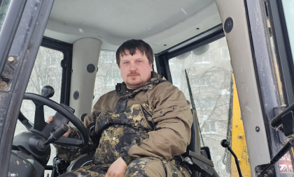 "Гаишники не спешат помогать с эвакуацией "подснежников": водитель экскаватора о сложностях работы в Чепецке