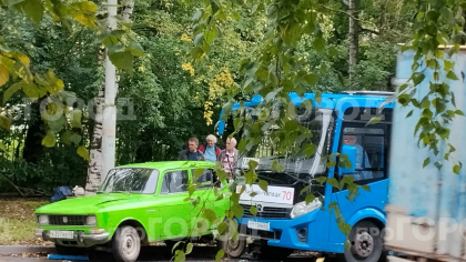 "Громкий хлопок и полмашины в смятку": очевидцы о ДТП с автобусом в Чепецке на проспекте Мира