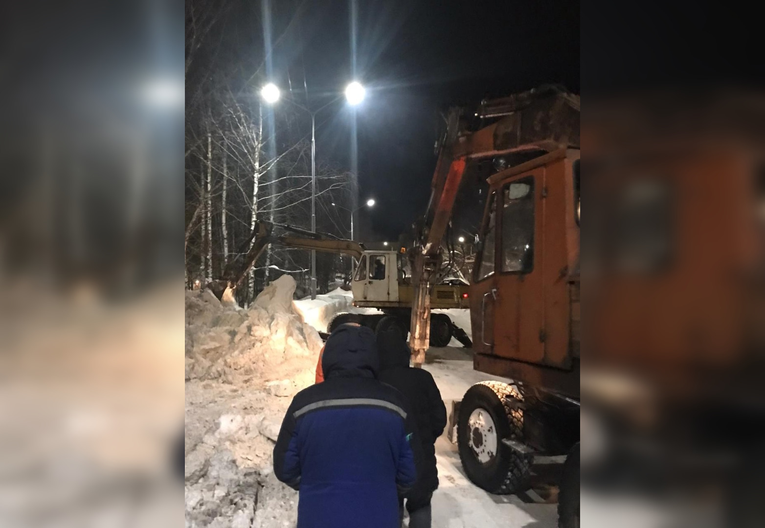 При ликвидации коммунальной аварии на Сосновой работали 10 человек в две смены