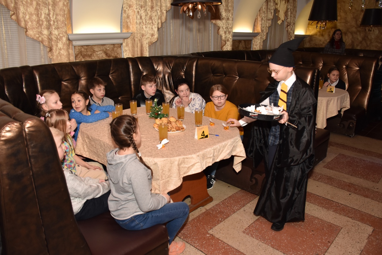 Анонимный благотворитель устроил для школьников Каринторфа праздник в стиле Гарри Поттера