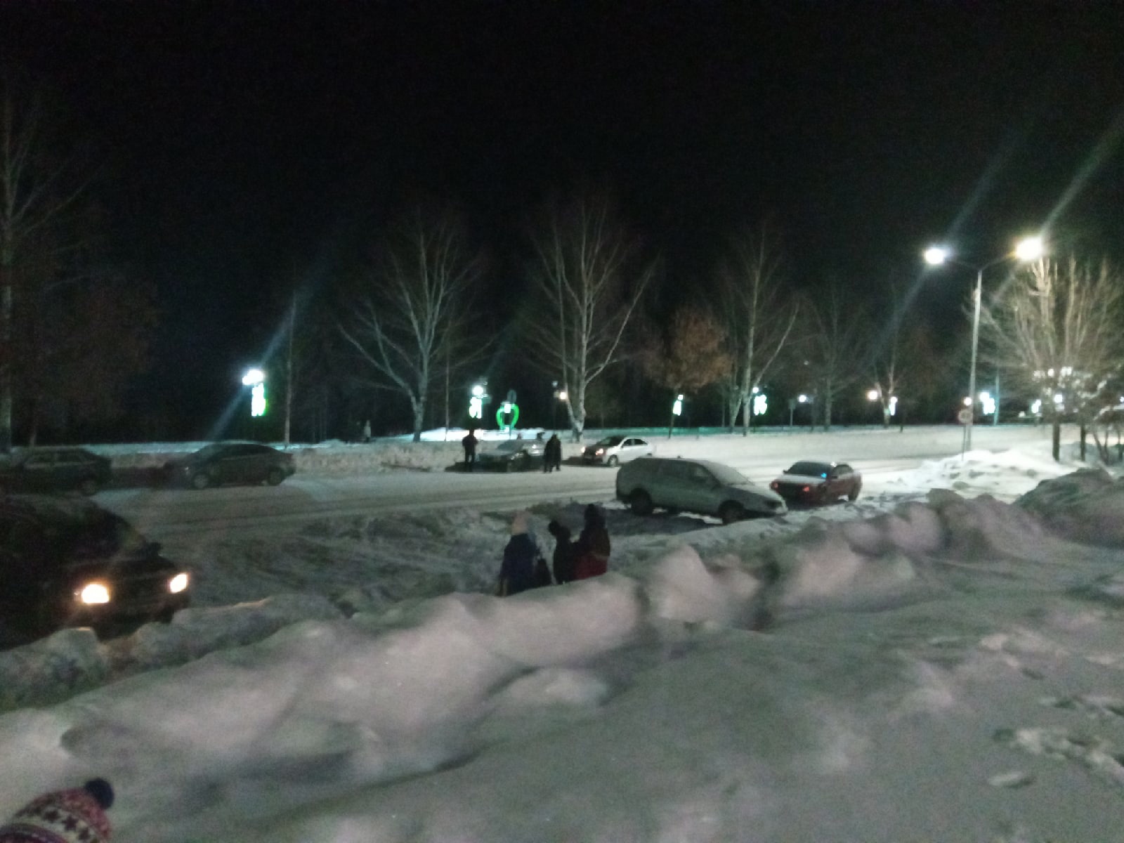 "Устали от козьих троп! Не пора ли принять меры?": чепчане о неубранном в городе снеге 