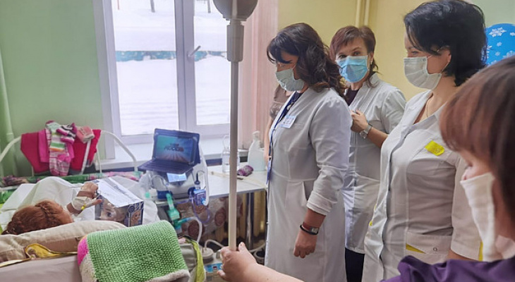 Кировские врачи спасли ребенка со стопроцентным поражением легких