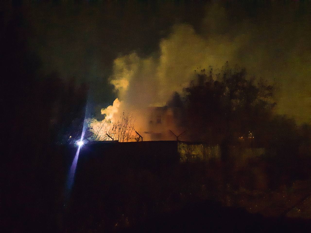 В Кирово-Чепецке произошел серьезный пожар в неэксплуатируемом здании