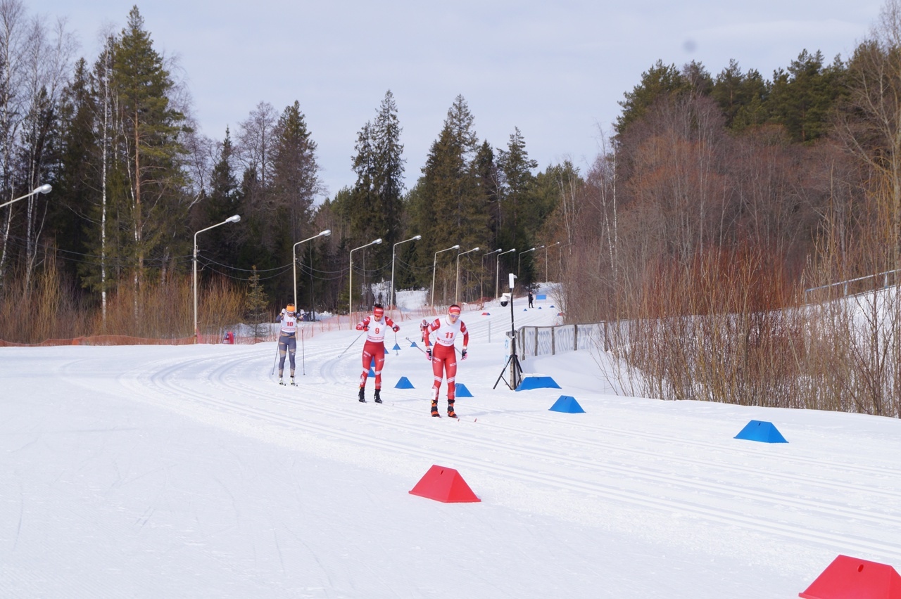 Во время соревнований в Кирово-Чепецке Денис Спицов проехал часть трассы на одной лыже