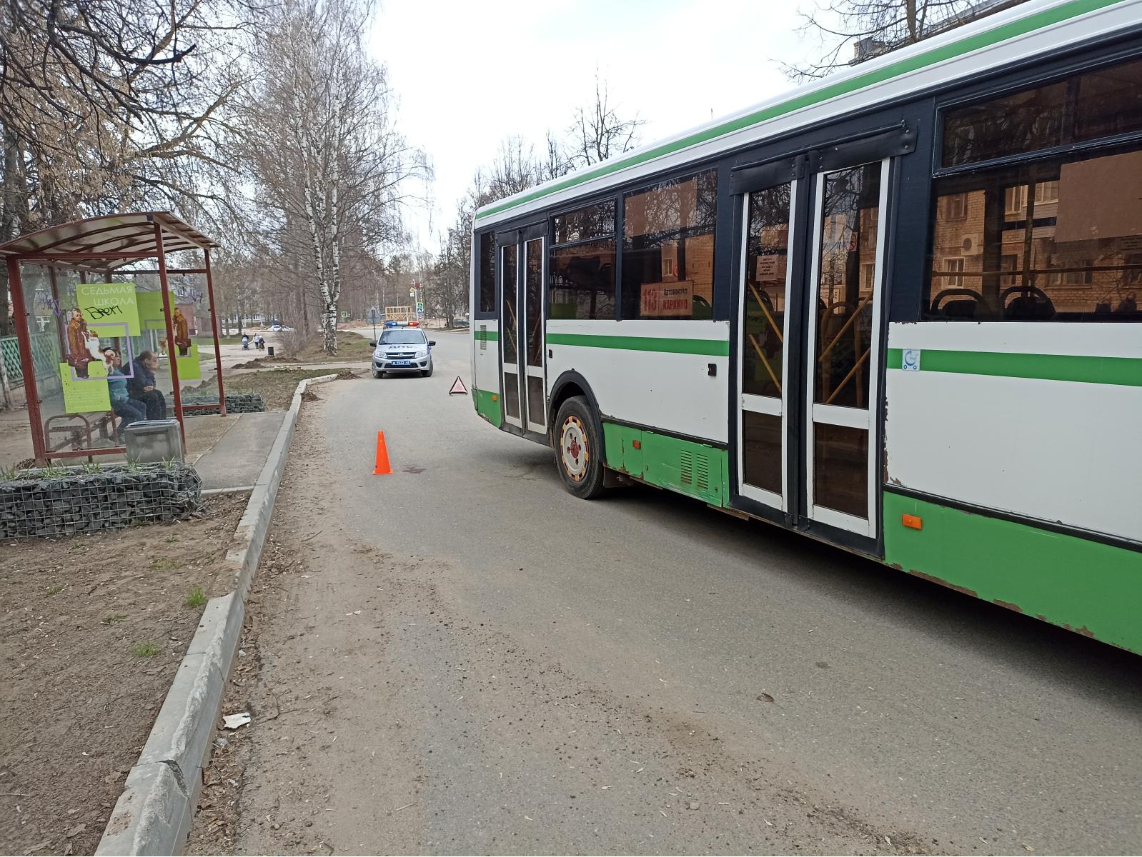 В Чепецке водитель автобуса сбил женщину прямо на остановке