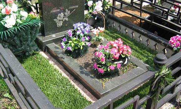 “Ужаснулись на кладбище”: с чем пришлось столкнуться родственникам усопшей