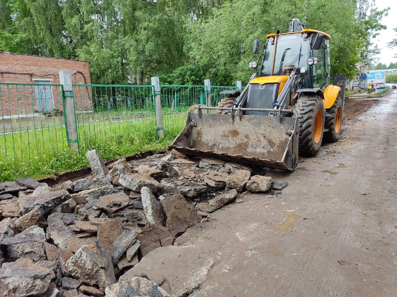 В Кирово-Чепецке начался ремонт тротуара по проспекту Мира