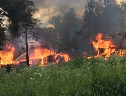В Кирово-Чепецке произошло серьезное возгорание гаражей