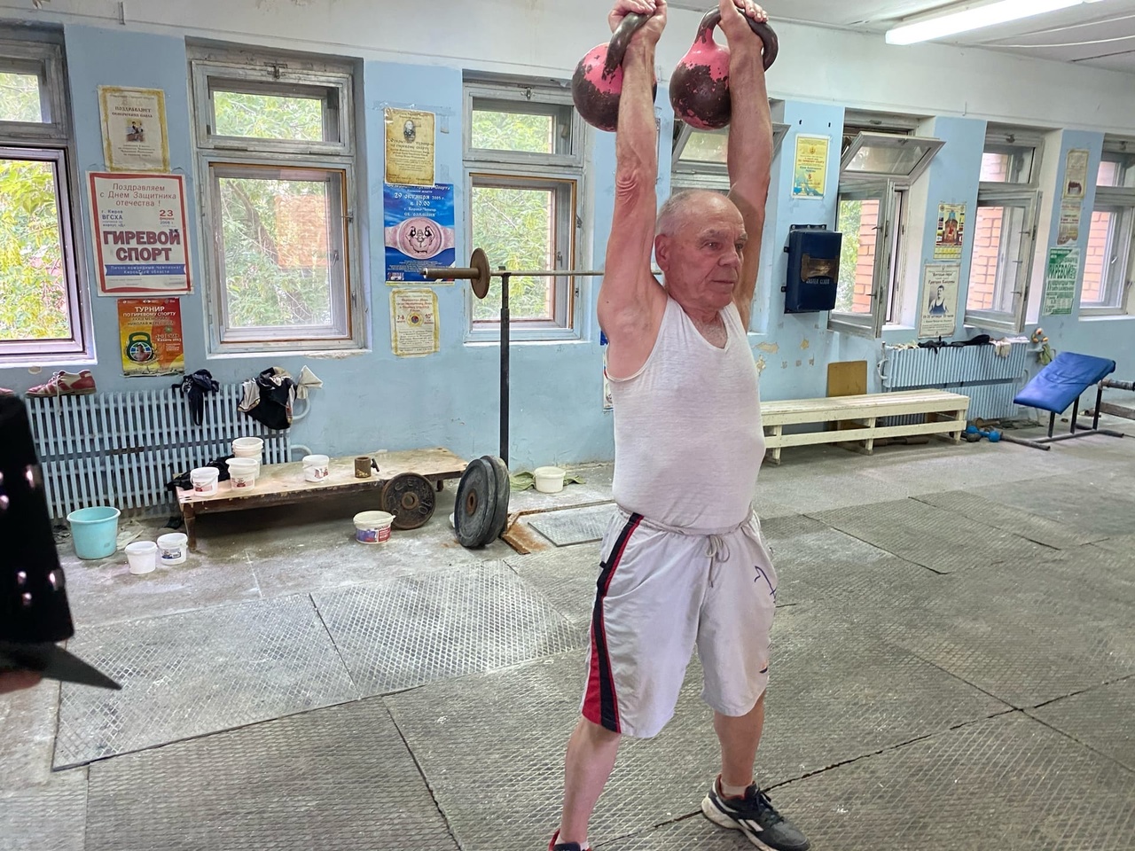 "Ощущение, что тебе лет 20": 81-летний чепчанин поднимает гирю 220 раз