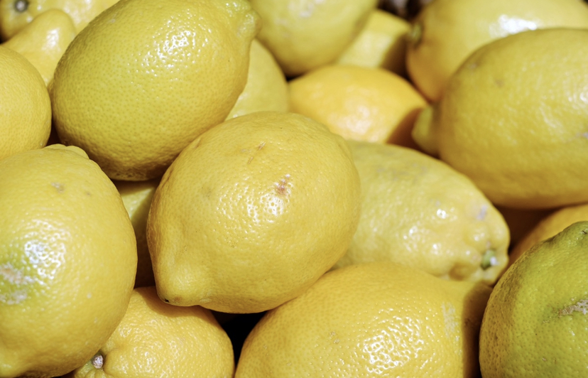 В Кировскую область доставили партию зараженных лимонов, внутри которых сидят насекомые