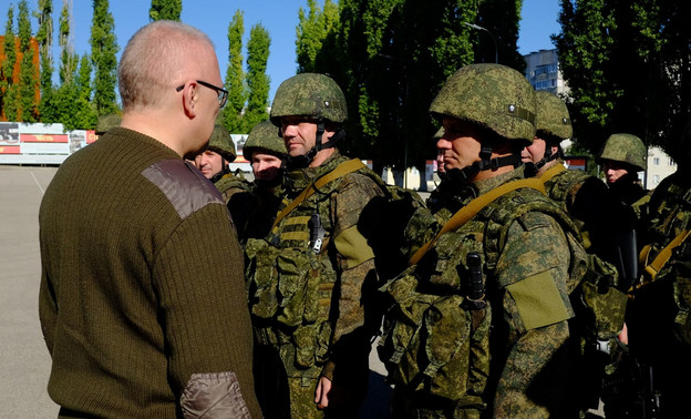 Губернатор Кировской области посетил в Вольске мобилизованных кировчан