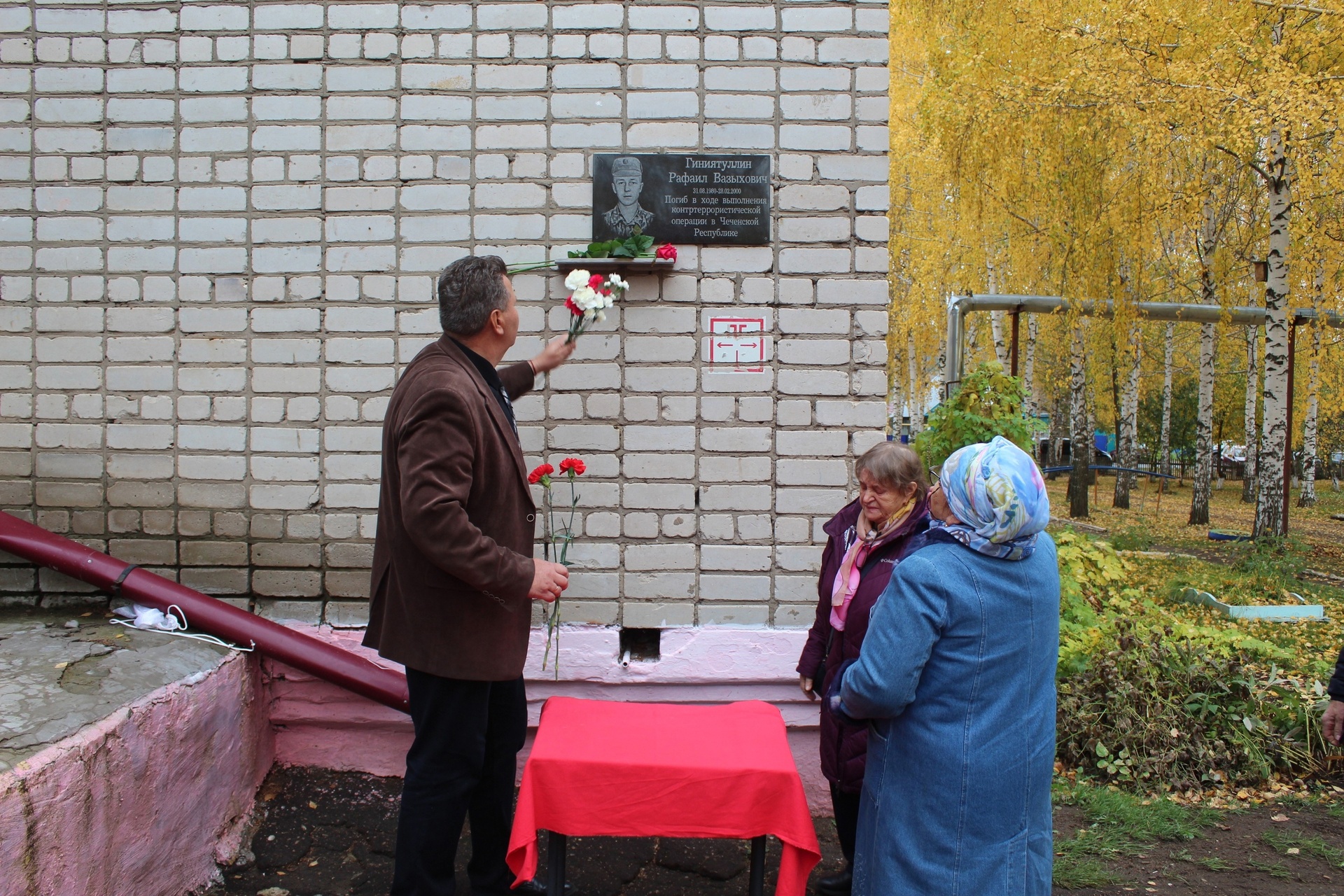 В Кировской области появилась мемориальная доска погибшему на Кавказе солдату 