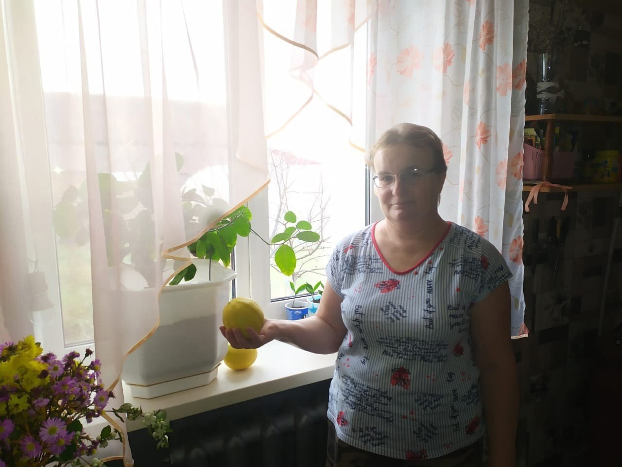 Пенсионерка из Кировской области вырастила полукилограммовый лимон