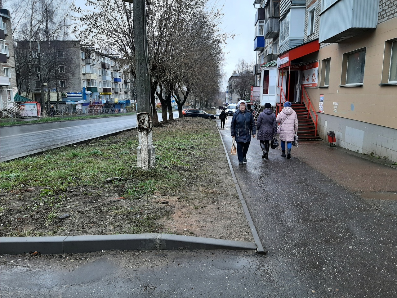 "Не добежал": чепчане обсудили фекалии на остановке