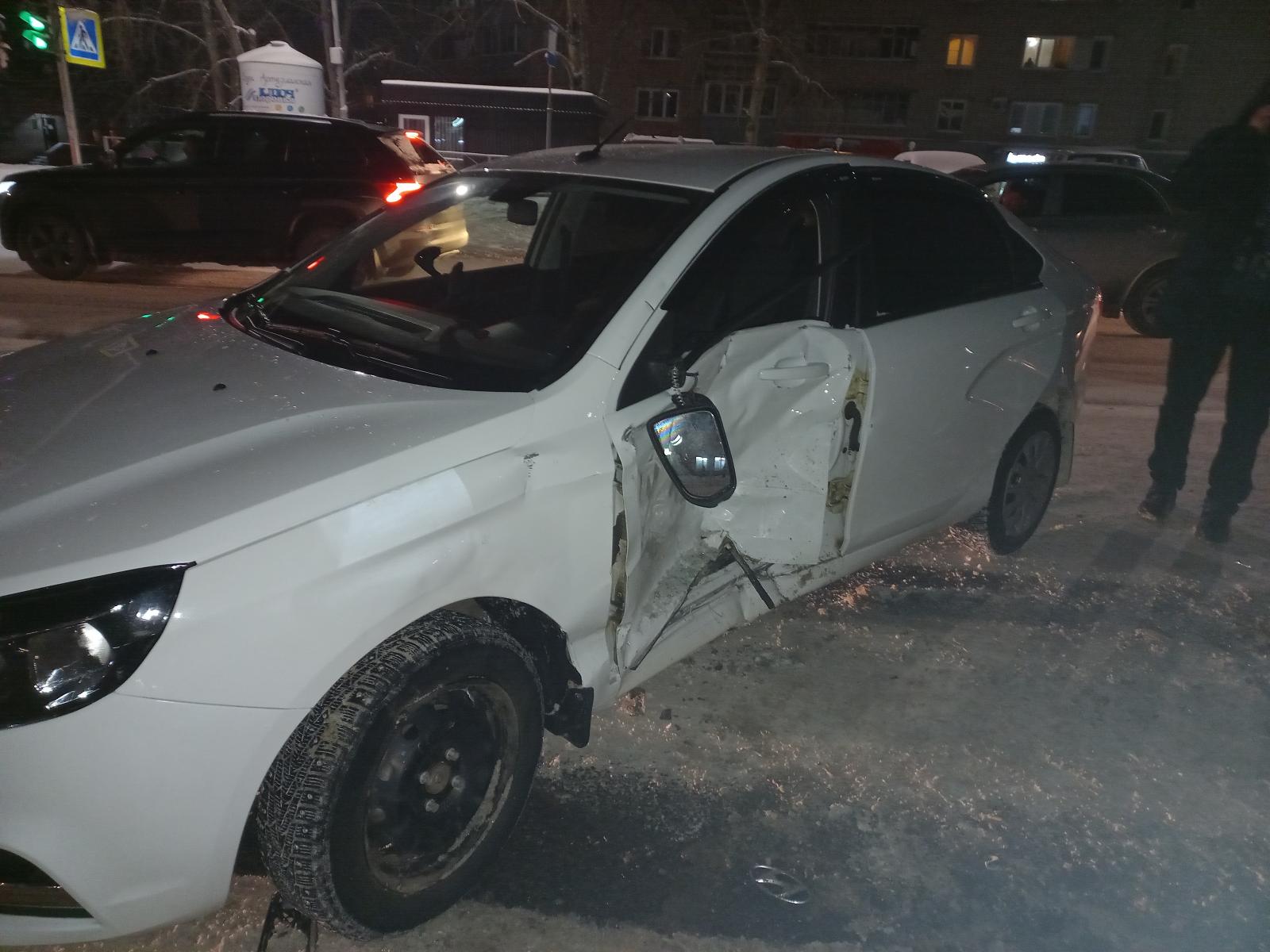 В Кирово-Чепецке из-за столкновения двух легковушек пострадал мужчина
