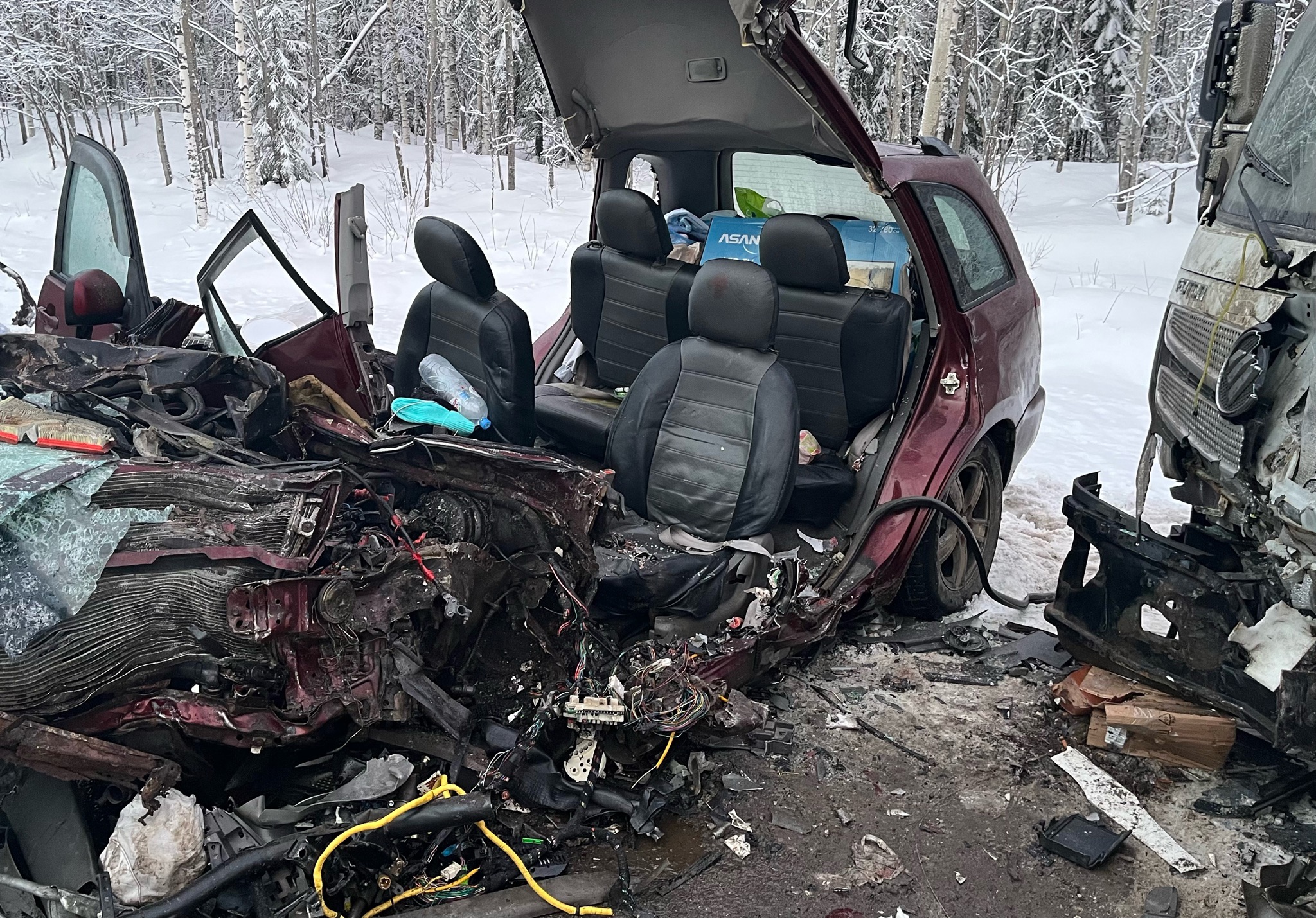 В Кировской области водитель и три пассажира иномарки погибли в ДТП