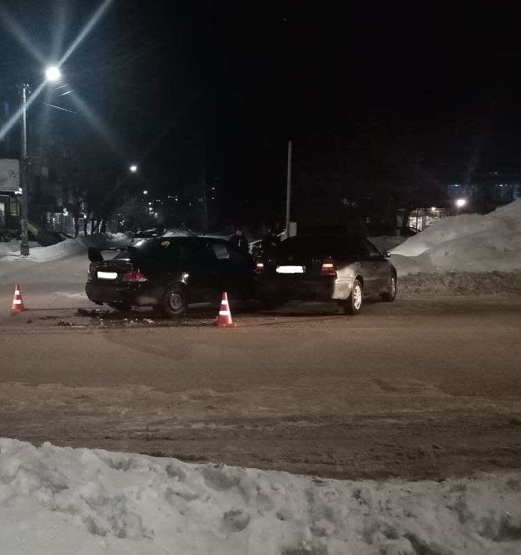  В Кирово-Чепецке на проспекте Мира столкнулись две иномарки: есть пострадавшие