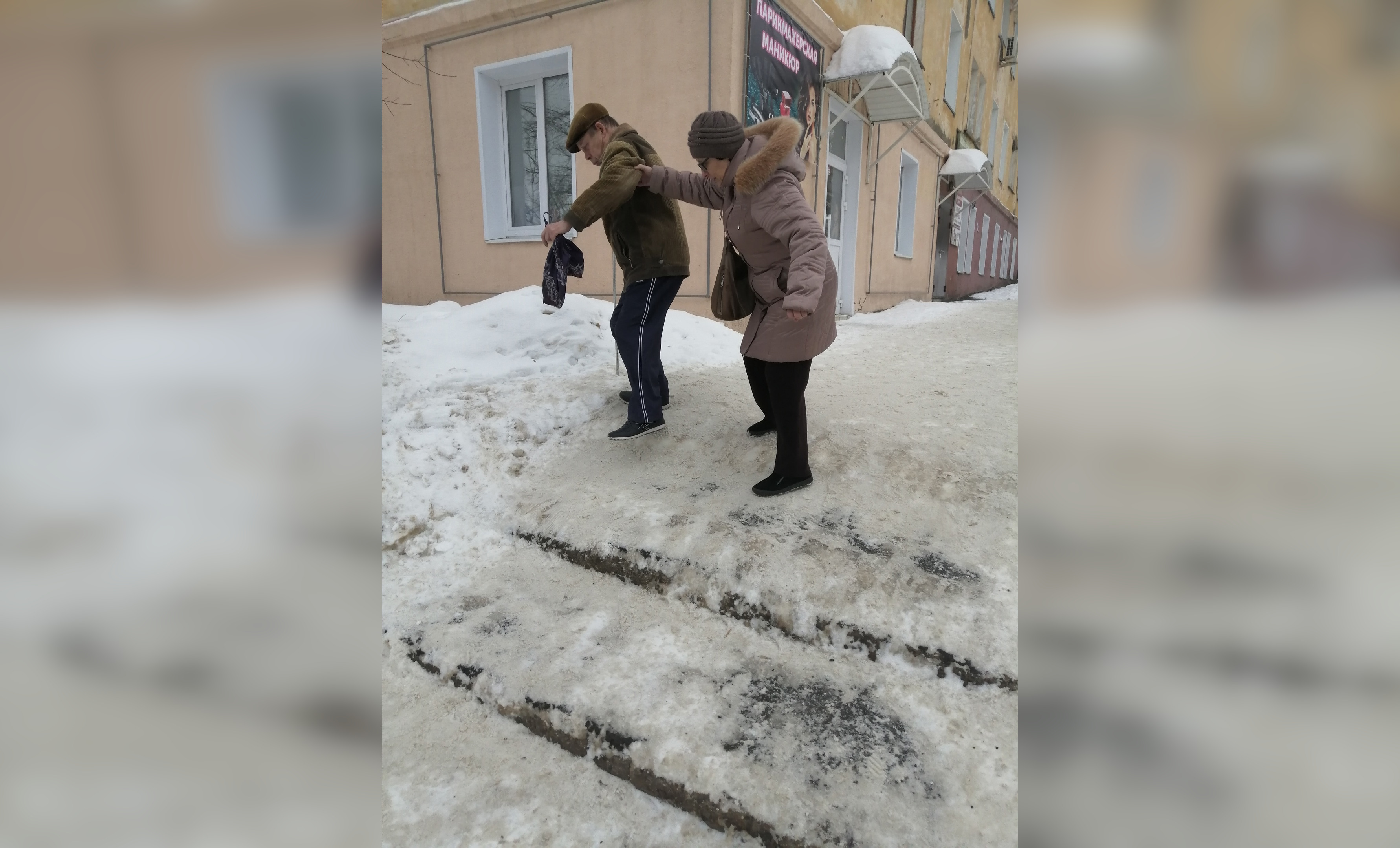 "На главных улицах не чищены тротуары": чепчане жалуются на уборку улиц