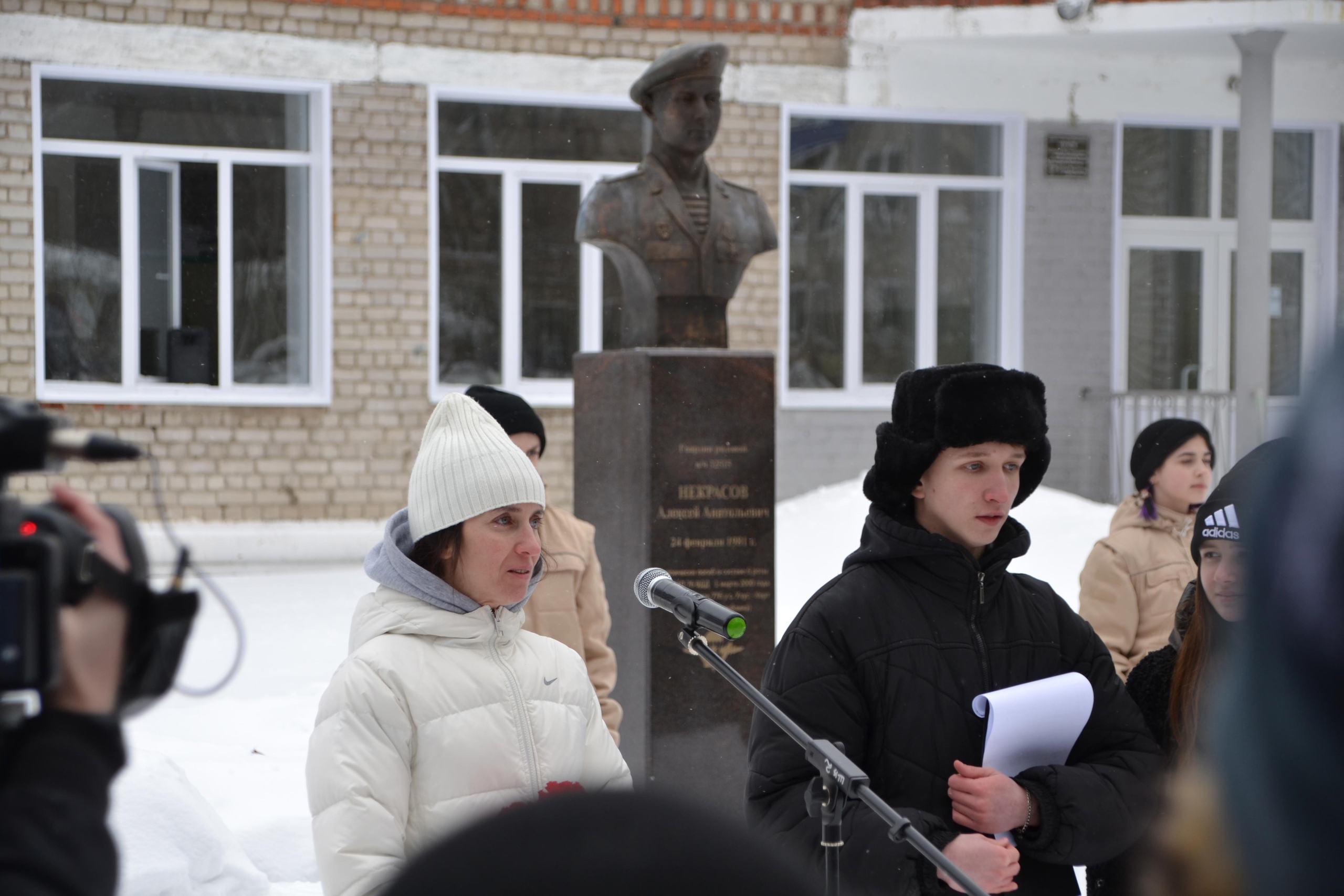 В Чепецке почтили память погибшего героя Алексея Некрасова