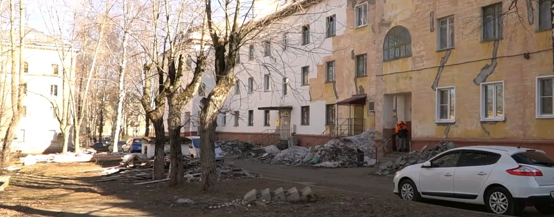 В двух многоквартирных домах Кирово-Чепецка отсутствует крыша почти полгода 