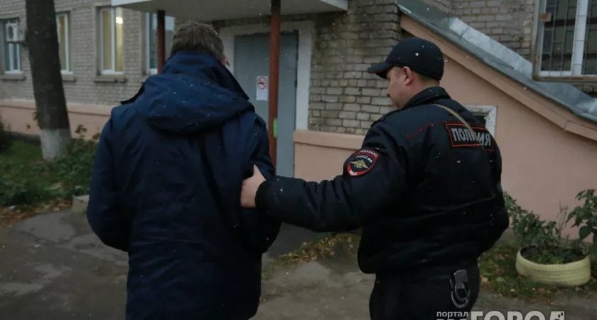 Превысил должностные полномочия: в Чепецке полицейский, находясь на службе, избил мужчину