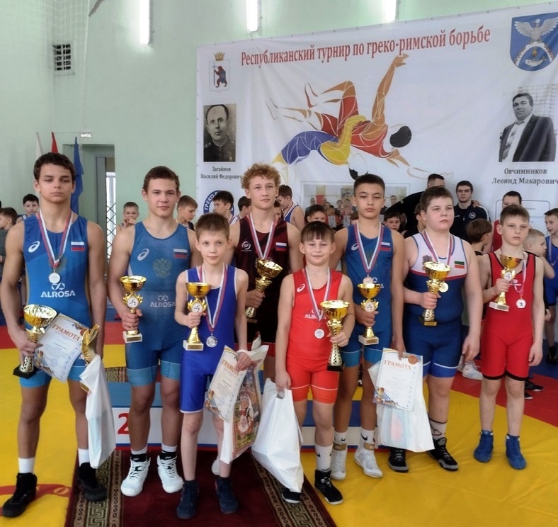 Юные борцы из Кирово-Чепецка привезли множество наград с турнира в Марий Эл