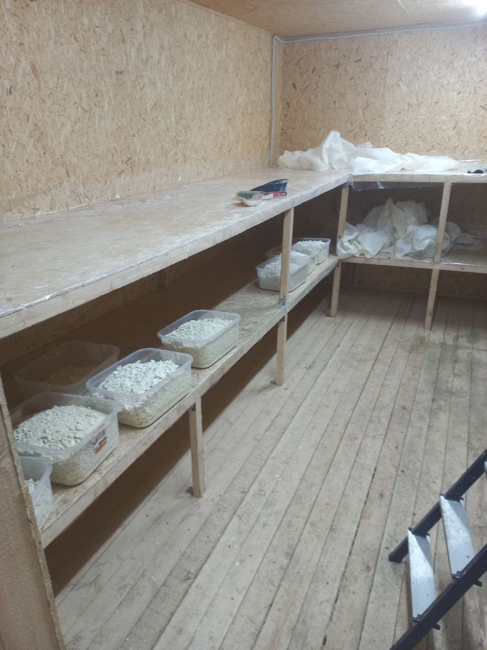В Кирово-Чепецком районе полицейские накрыли нарколабораторию с 174 кг мефедрона