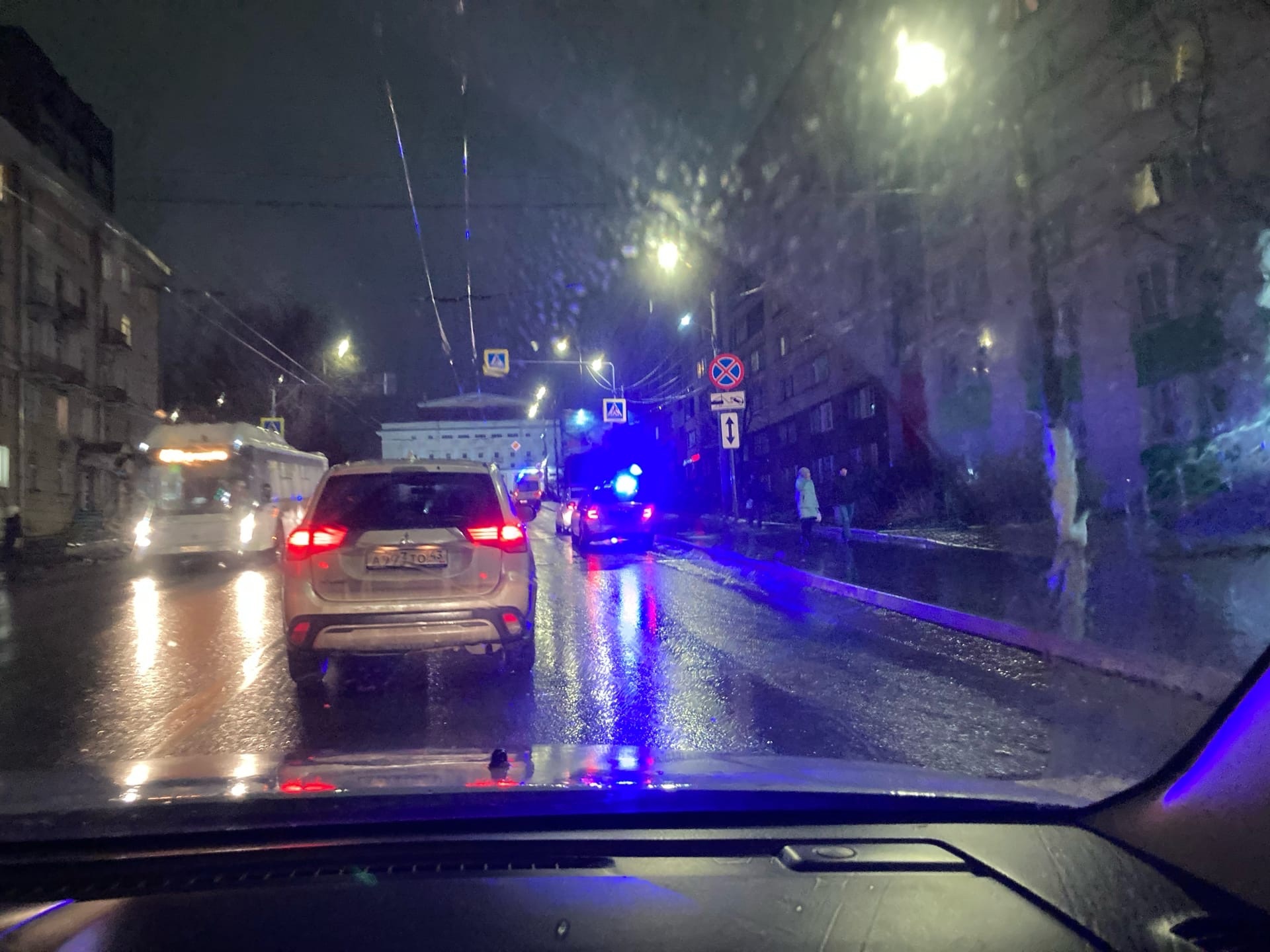 На трассе в сторону Кирово-Чепецка спасали женщину, которой стало плохо за рулем