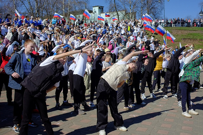Жители Кировской области стали участниками самой масштабной зарядки в России