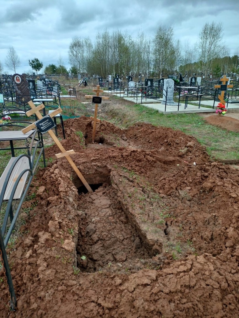 Плакать хочется: провалившиеся могилы на кладбище в Каркино шокировали чепчан