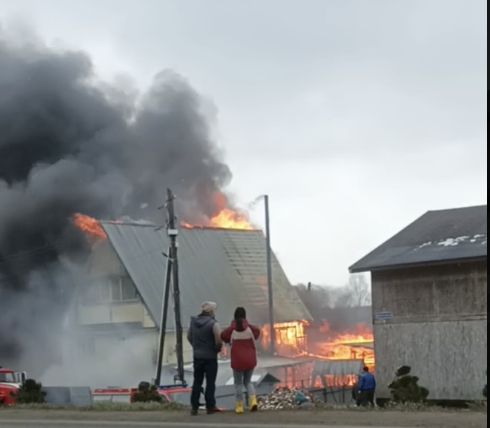 В Кирово-Чепецком районе загорелся частный дом: что известно о происшествии