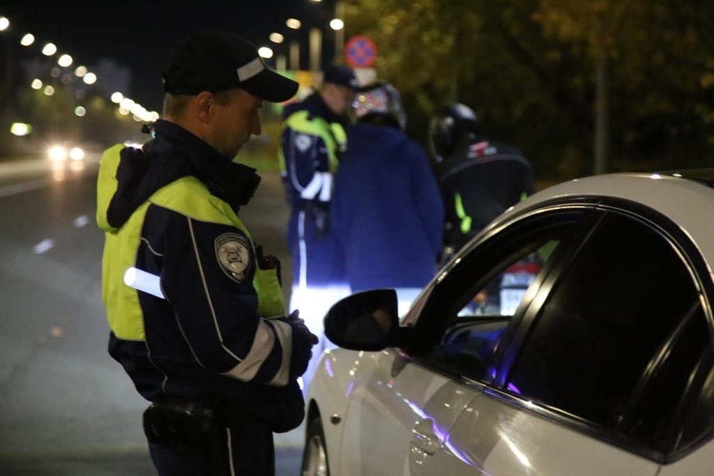"За установку светодиодов": водителей огорошили новыми причинами для штрафов и лишения прав