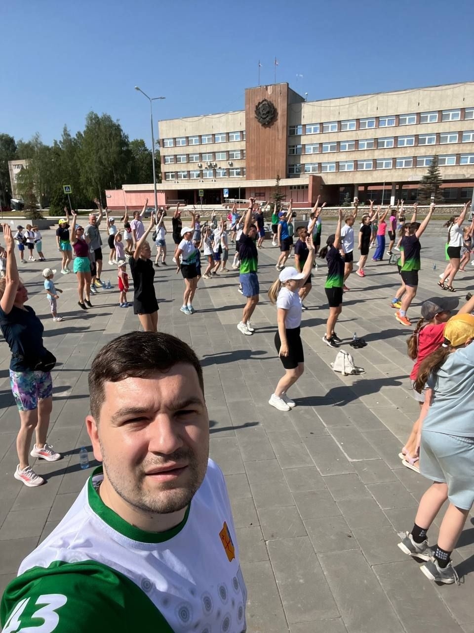 В Кирово-Чепецке более 150 горожан собрались на массовую зарядку