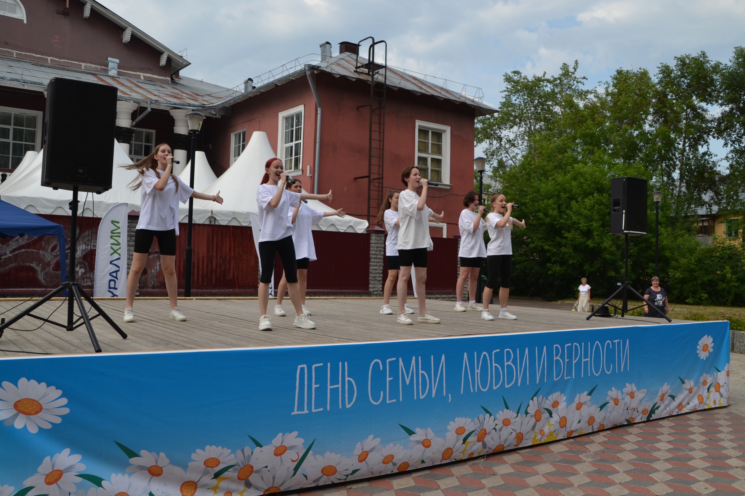 Кирово-Чепецк масштабно празднует День семьи, любви и верности