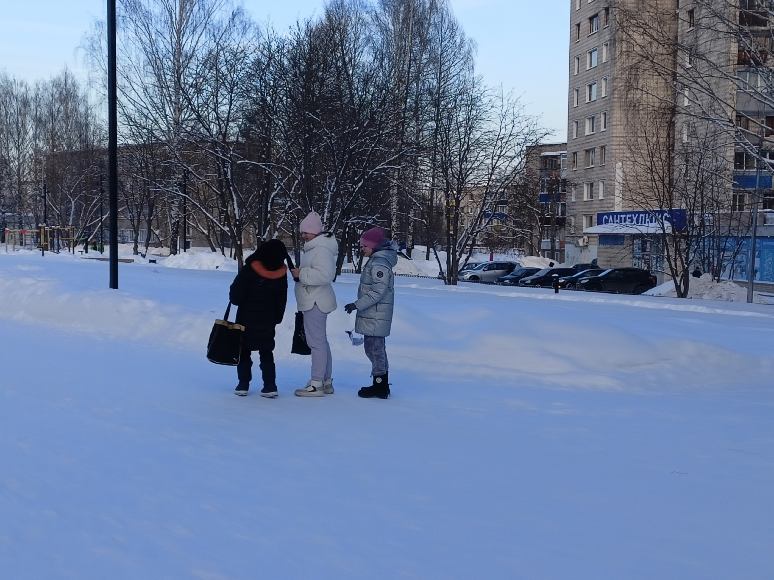 Зимние каникулы в школах передвинули из-за ситуации в стране — опубликовали новые даты