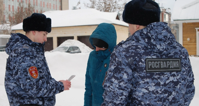 Раненого забрали медики: в Росгвардии  рассказали о дебоше в чепецком кафе 