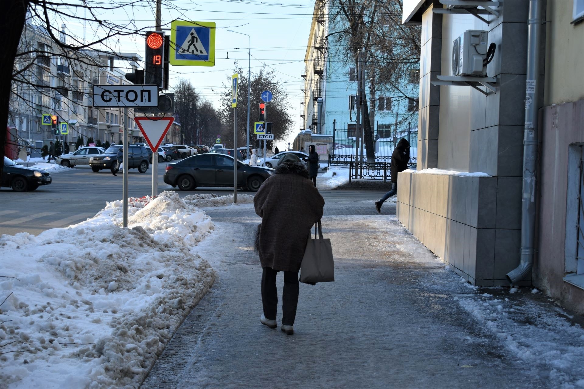 Так делают только "деревенщины": эти привычки мгновенно выдают низкий интеллект - проверьте себя