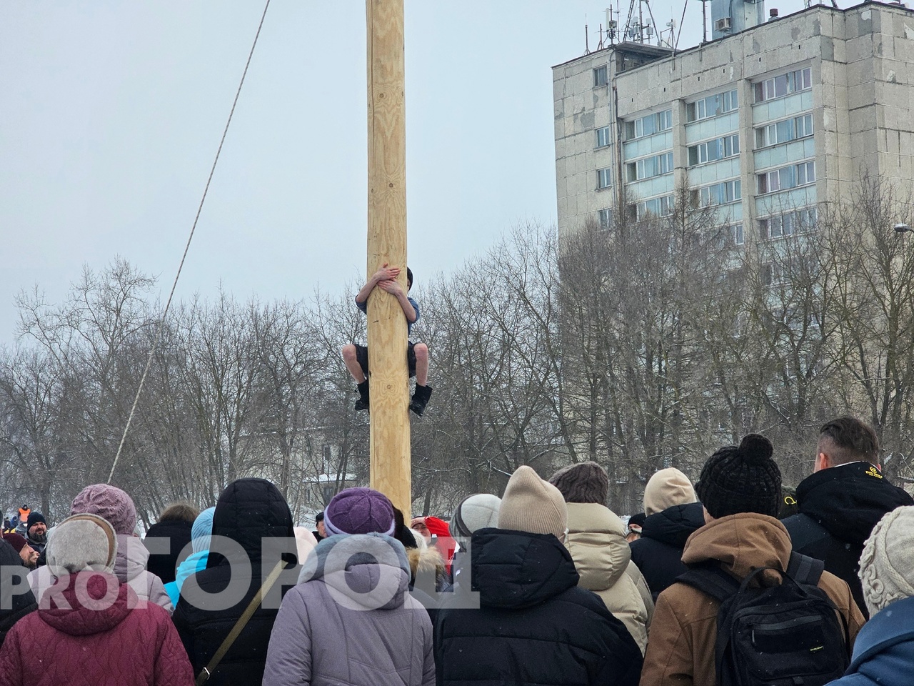 В Кирово-Чепецке проводили зиму: фоторепортаж с "Масленичной заварушки" (0+)