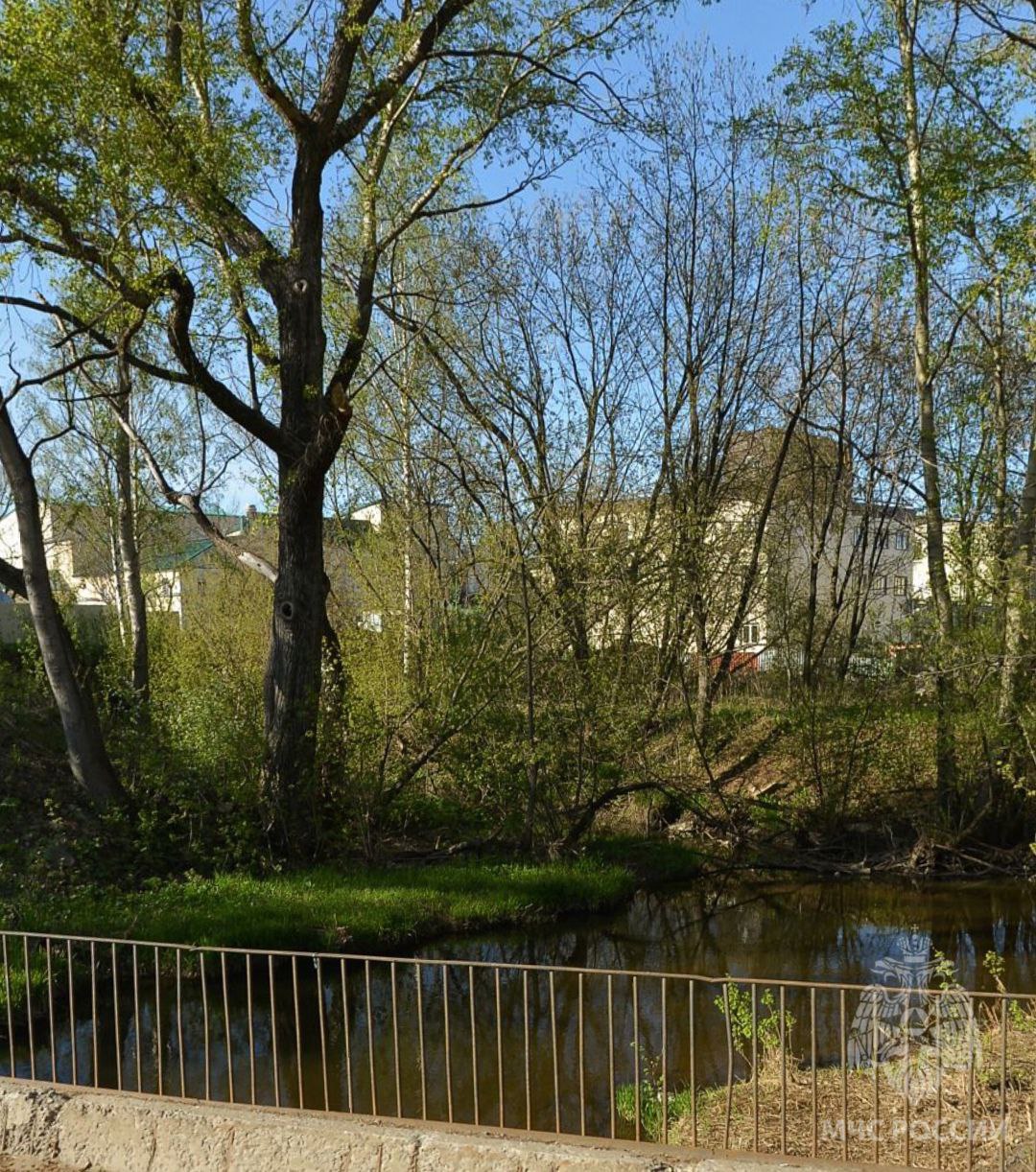 Тело мужчины нашли под железнодорожным мостом в Кирове